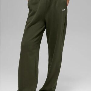 ALO Yoga Accolade Olive Sweatpants